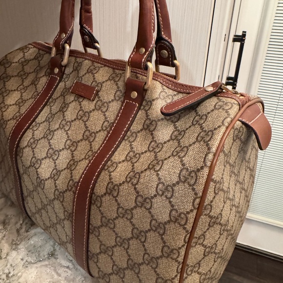 Authentic Gucci satchel. Like new. - Picture 8 of 11